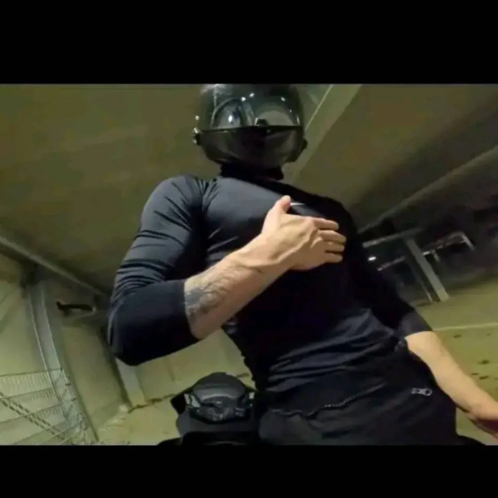 chat with ai character: Liam