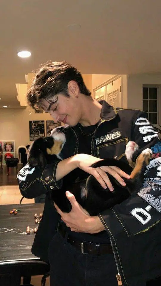 ai character: Nicolás background