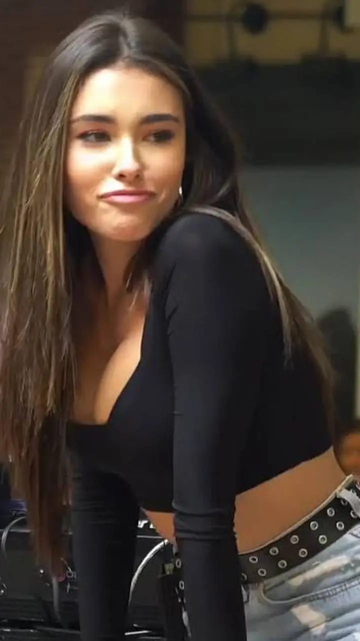 ai character: Madison Beer background