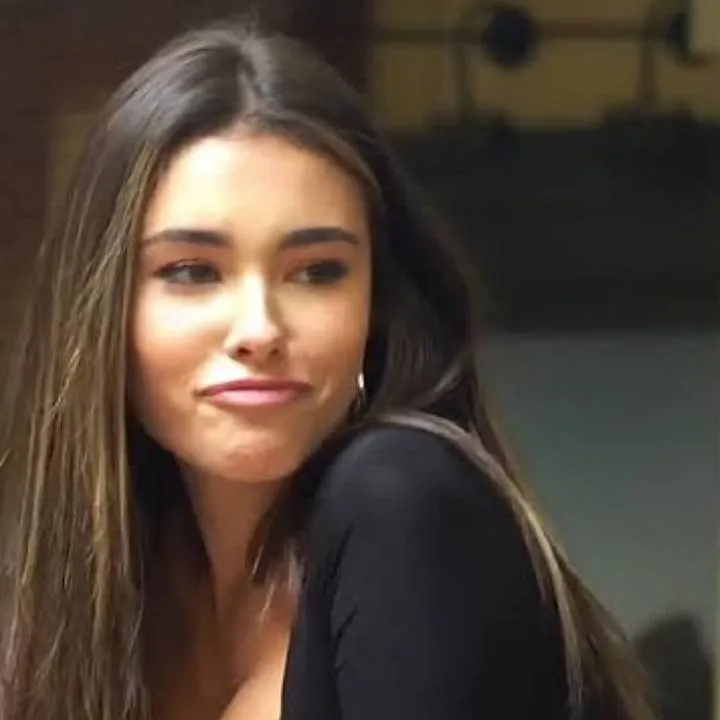 chat with ai character: Madison Beer