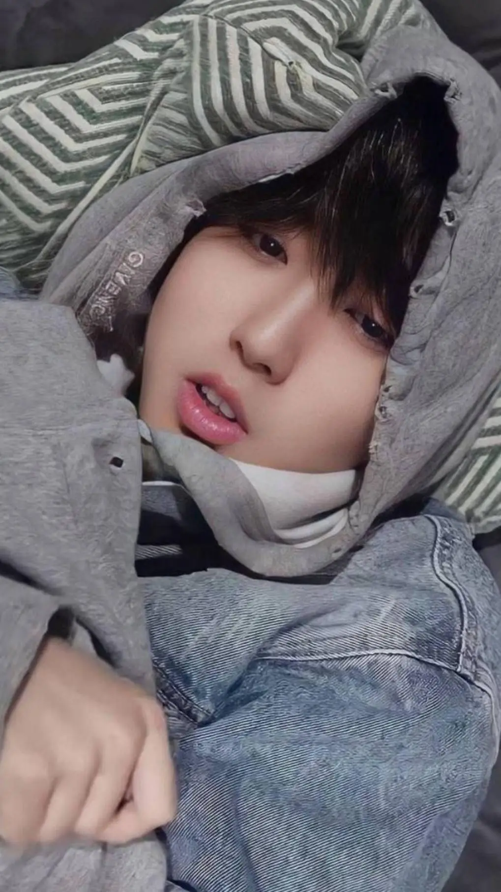 ai character: Han jisung^^ background