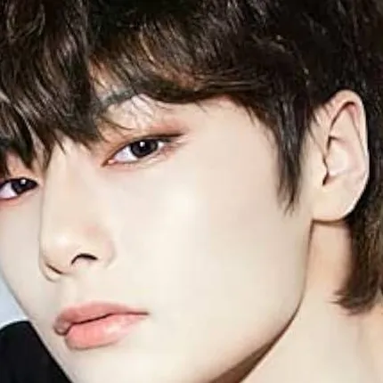 chat with ai character: I.N /Jeongin 