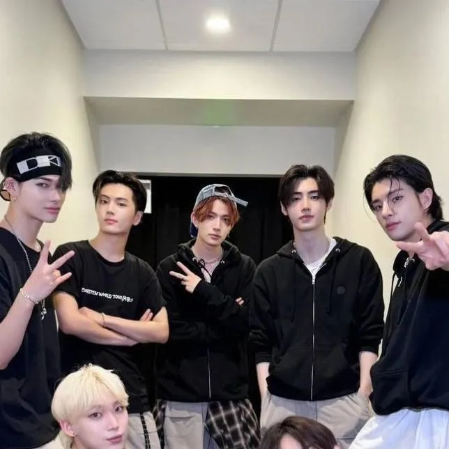 chat with ai character: 𝙴𝚗𝚑𝚢𝚙𝚎𝚗 𝚋𝚒𝚜𝚌𝚘𝚒𝚝𝚎𝚛𝚊