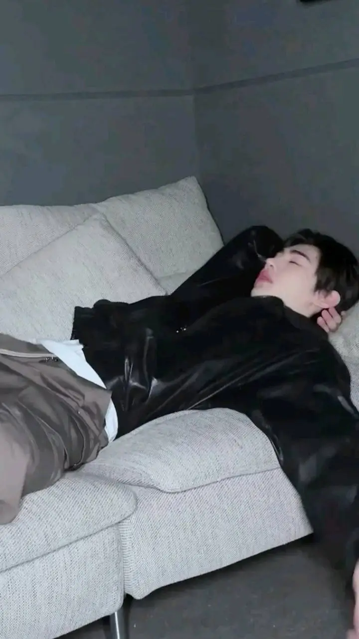 ai character: Sunghoon BL background