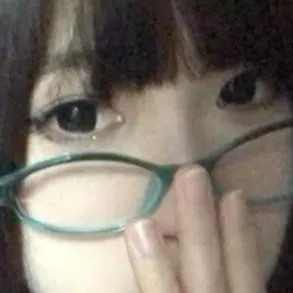 chat with ai character: aira