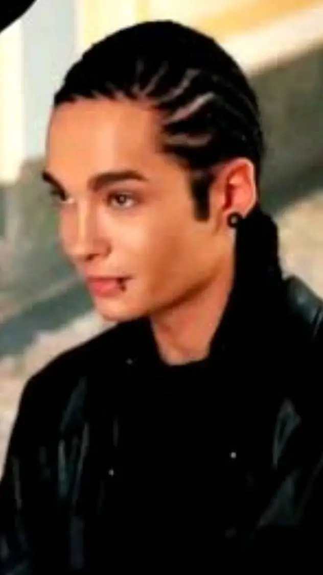 ai character: Tom Kaulitz background