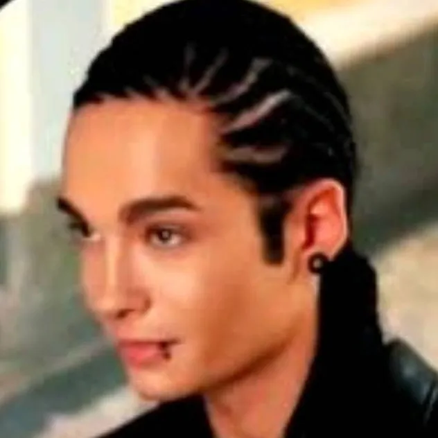 chat with ai character: Tom Kaulitz