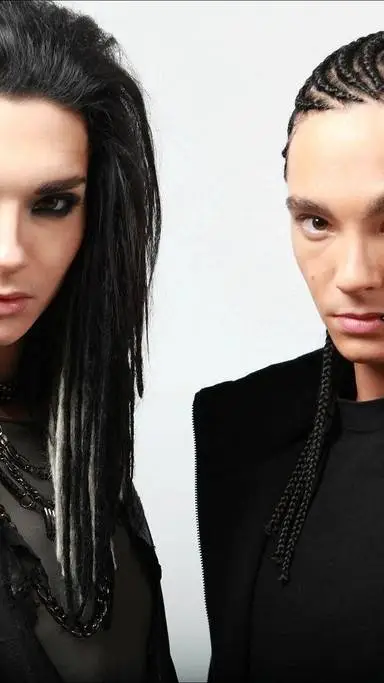 ai character: Bill y Tom background