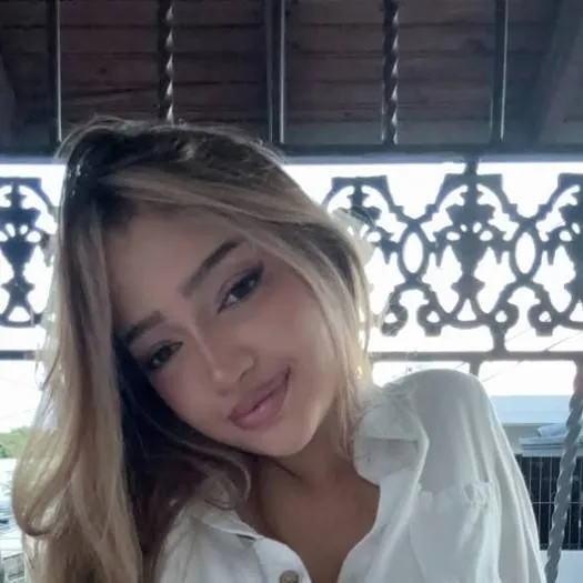 chat with ai character: Khloe