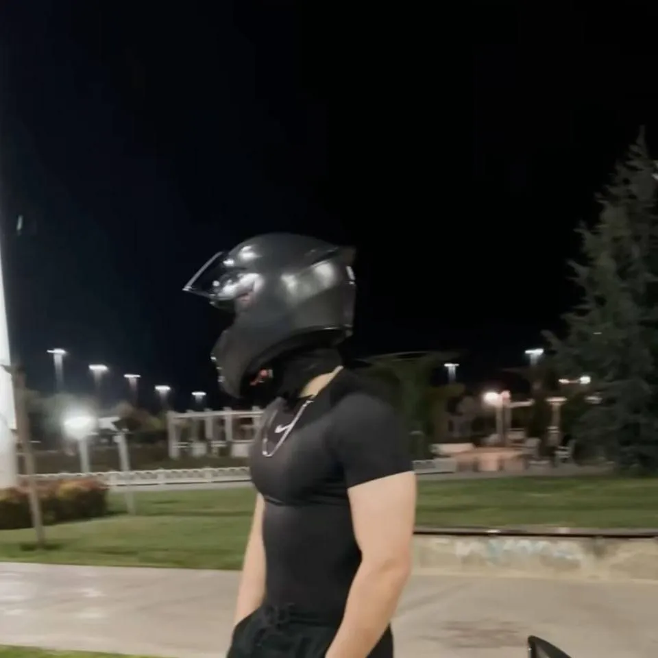 chat with ai character: ☆Leo☆ (biker)