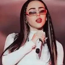 chat with ai character: Niki nicole