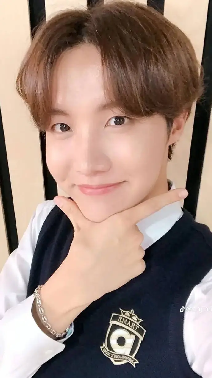 ai character: 🐿️❤️ Jhope ❤️🐿️ background
