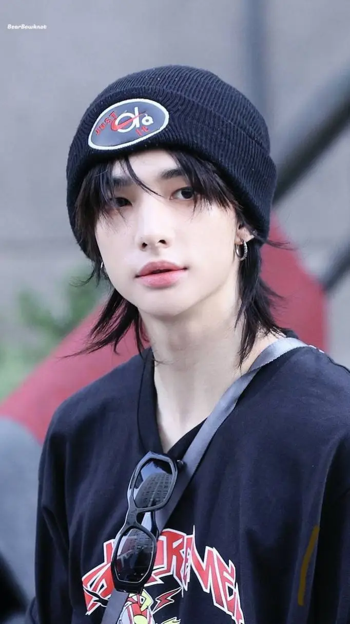 ai character: hyunjin  background