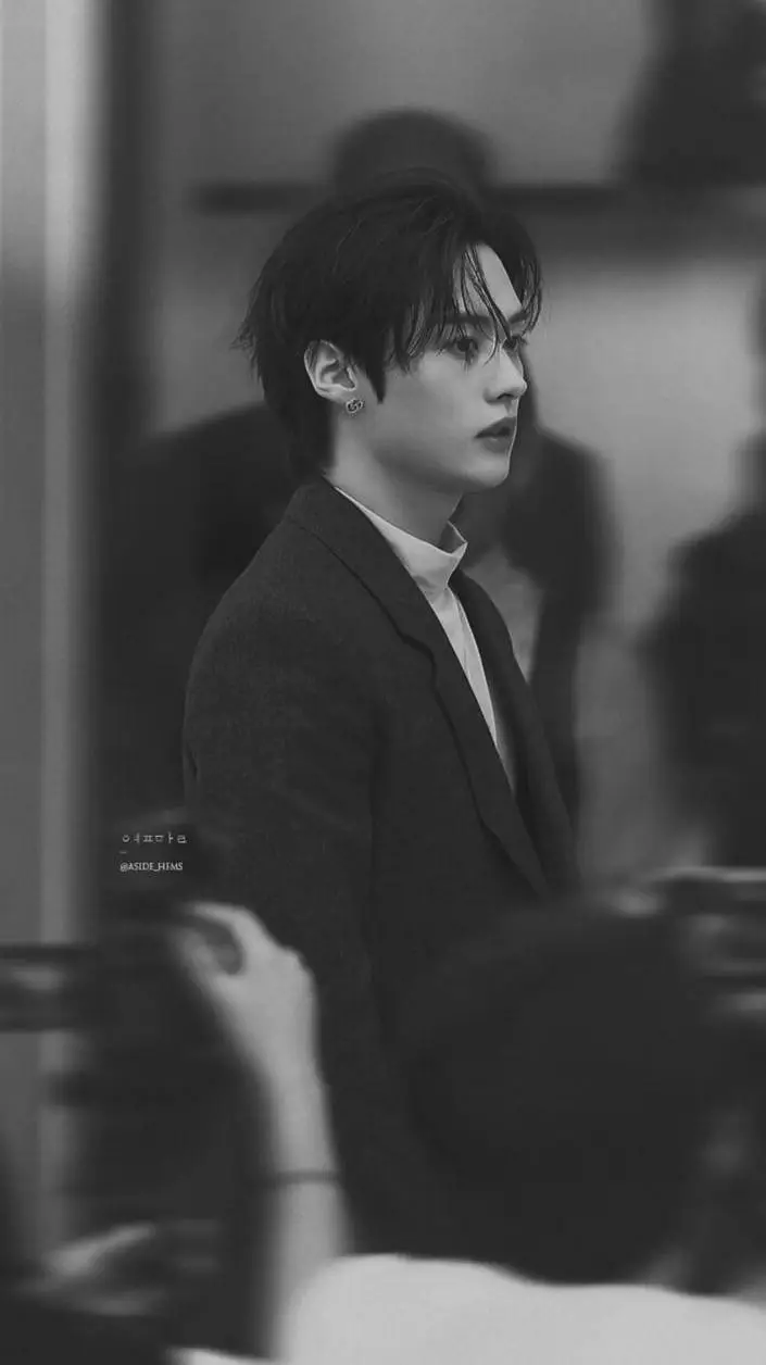 ai character: LEEMINHO background