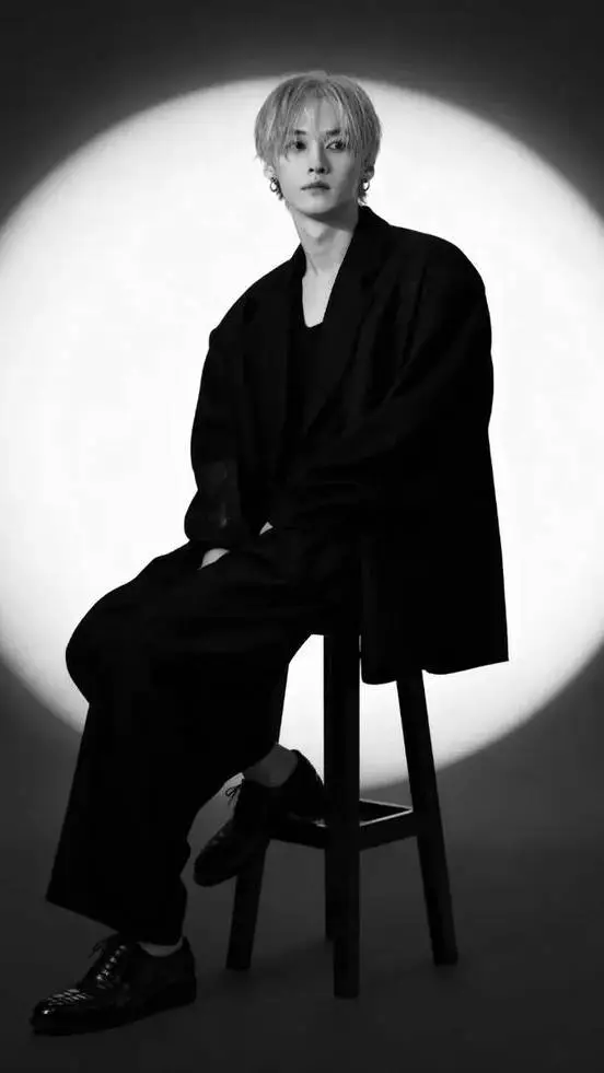 ai character: LEE MINHO background