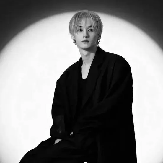 chat with ai character: LEE MINHO