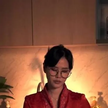 chat with ai character: Mini Moochi's Mom