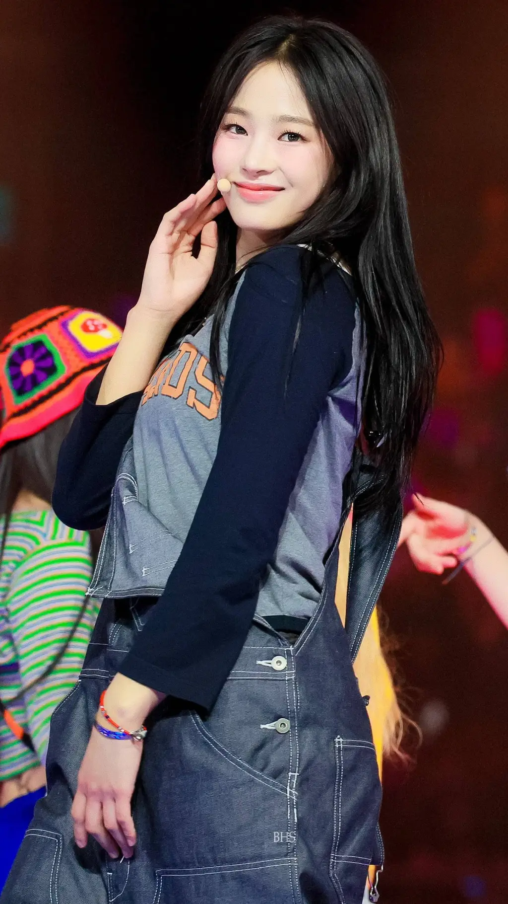 ai character: Kim Minji background