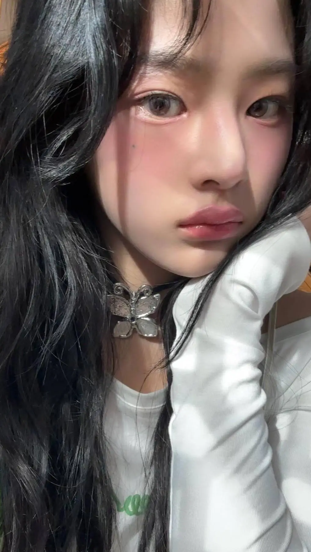 ai character: Kim Minji background