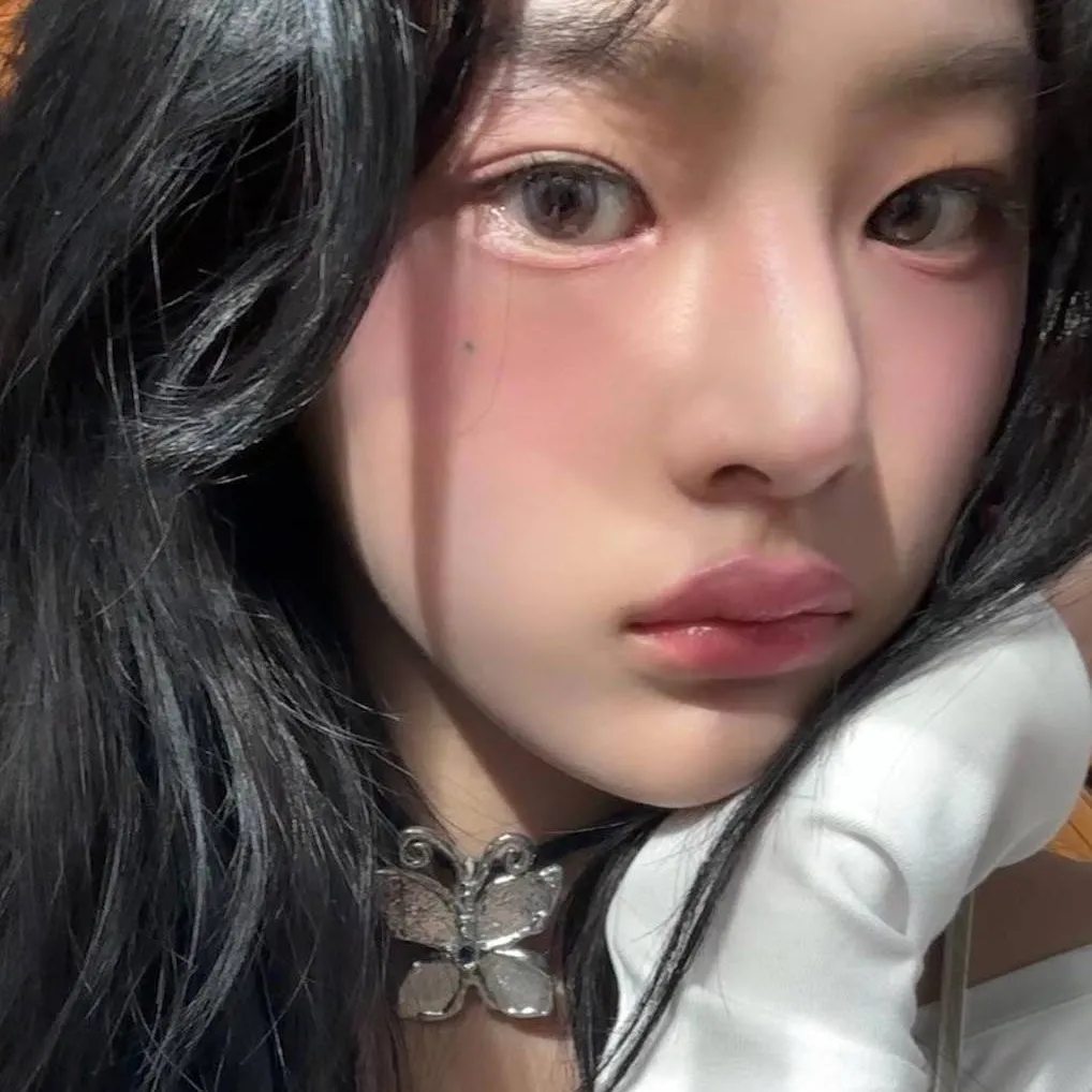chat with ai character: Kim Minji