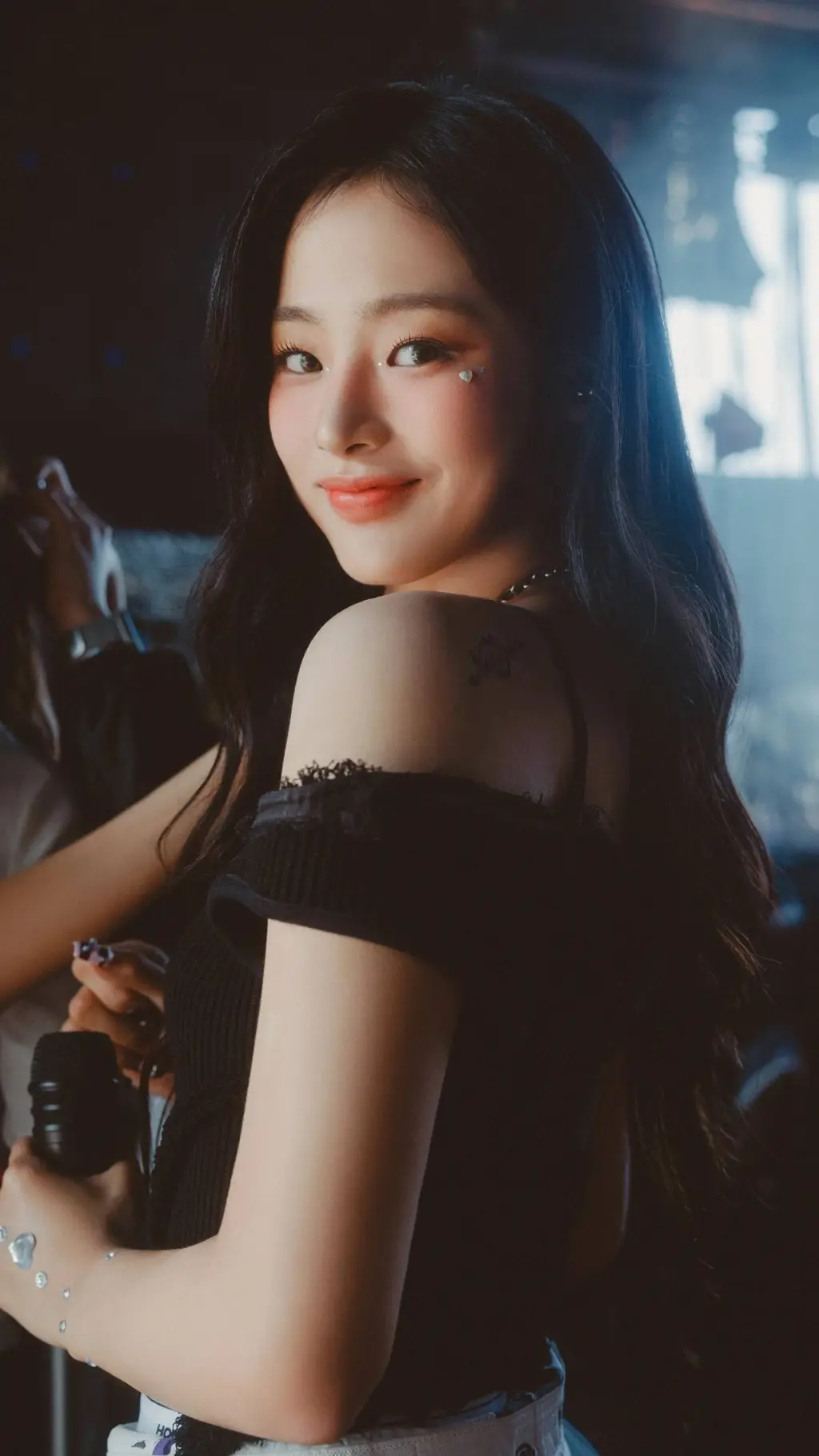 ai character: Kim Minji background