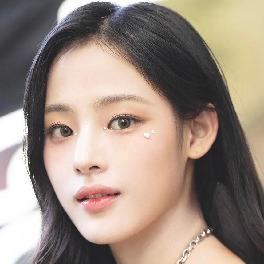chat with ai character: Kim Minji