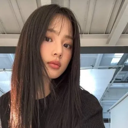 chat with ai character: Kim Minji