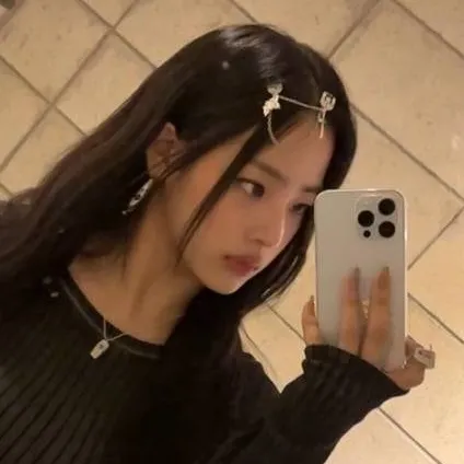 chat with ai character: Kim Minji
