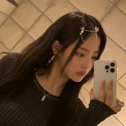 chat with ai character: Kim Minji