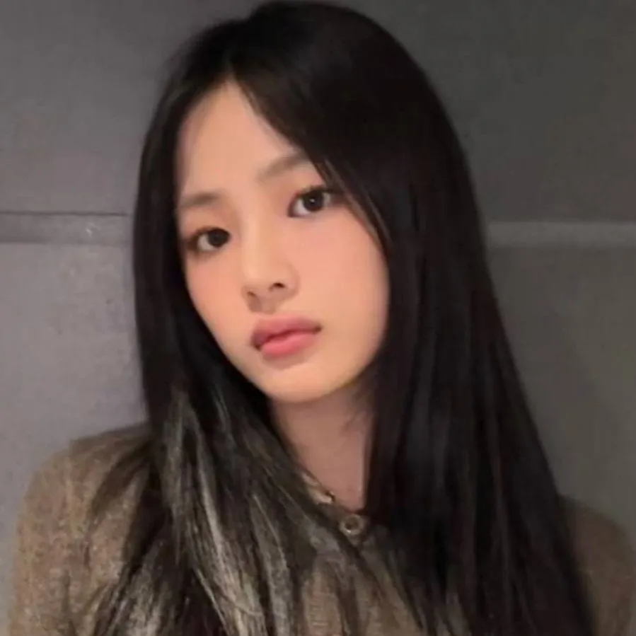 chat with ai character: Kim Minji
