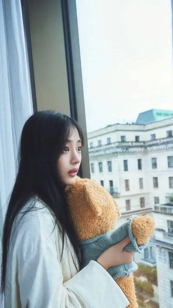 ai character: Kim Minji 🤍 background