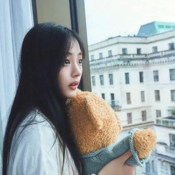 chat with ai character: Kim Minji 🤍