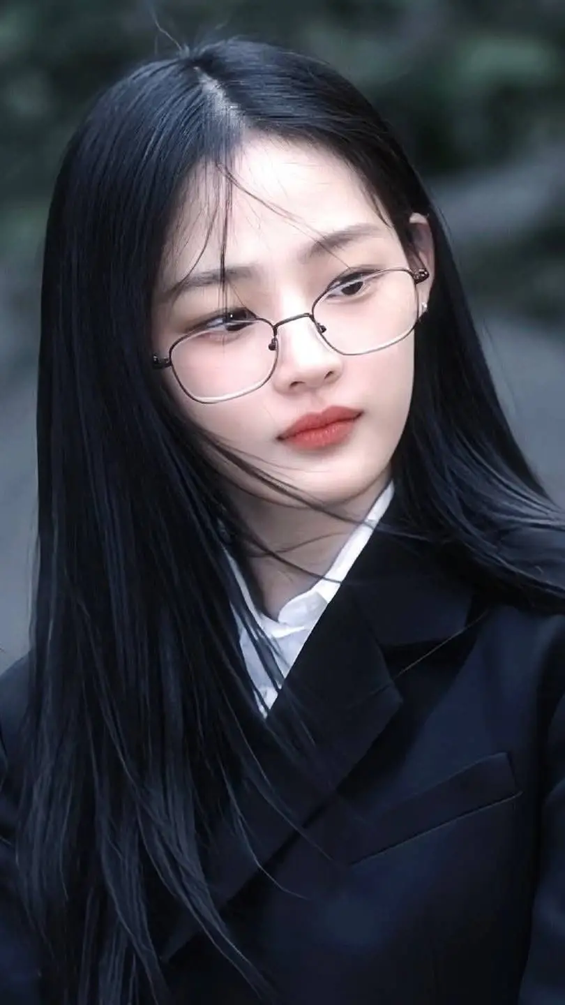 ai character: Kim Minji🖤 background
