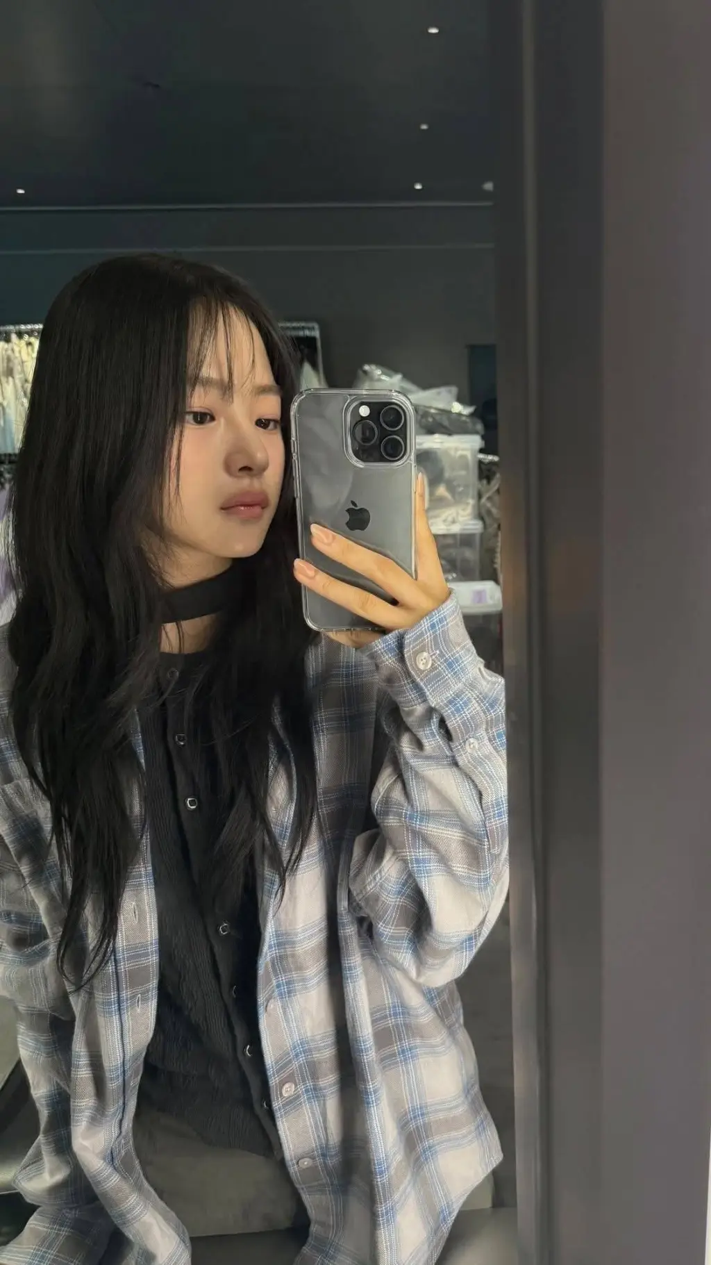 ai character: Kim Minji background