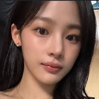 chat with ai character: Kim Minji