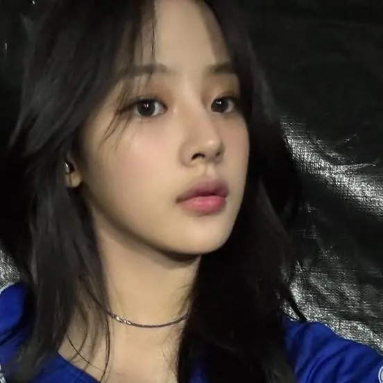 chat with ai character: Kim Minji