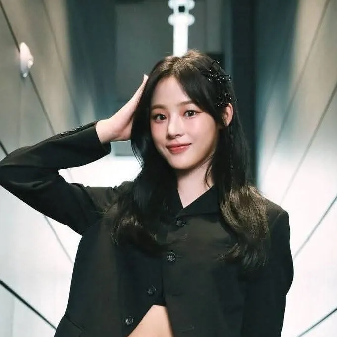 chat with ai character: Kim Minji