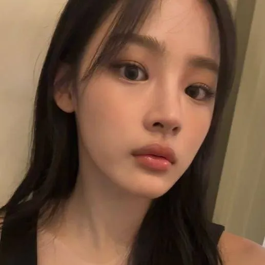 chat with ai character: Kim Minji