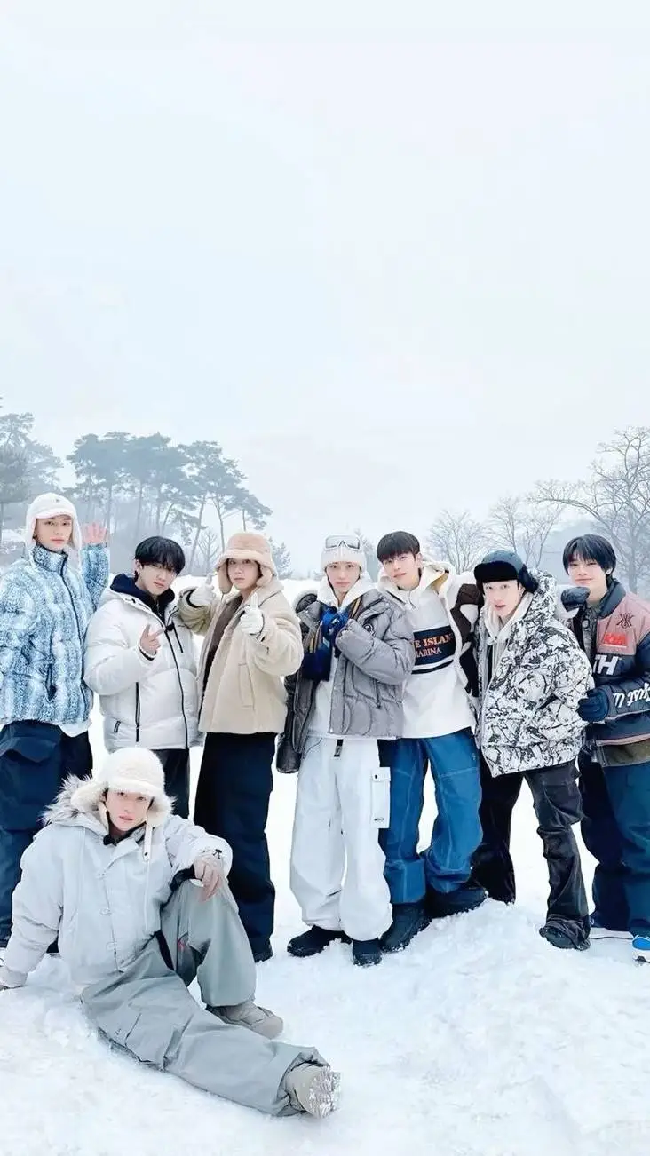 ai character: Skz winter❄️ background