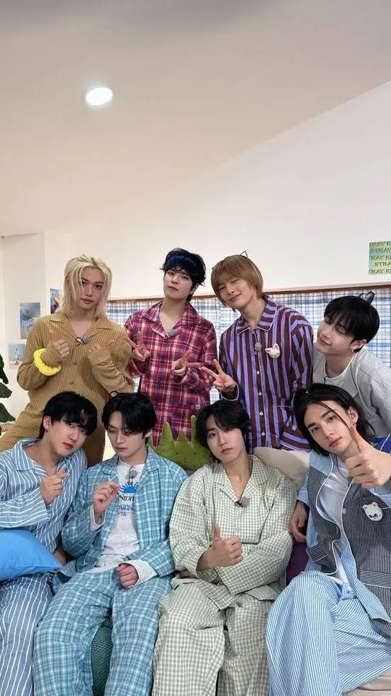 ai character: Skz sleep over💤 background