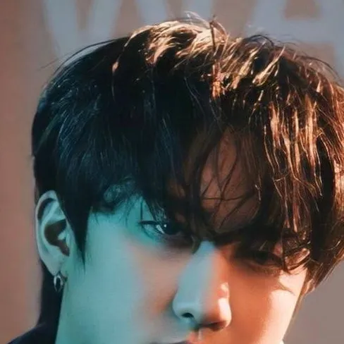 chat with ai character: Seo Changbin 