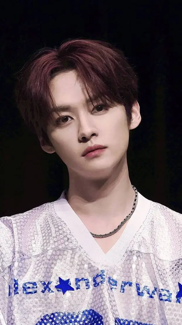 ai character: Lee Know (Minho) background
