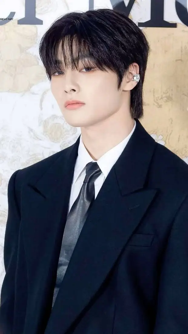 ai character: I.N (Jeongin) background
