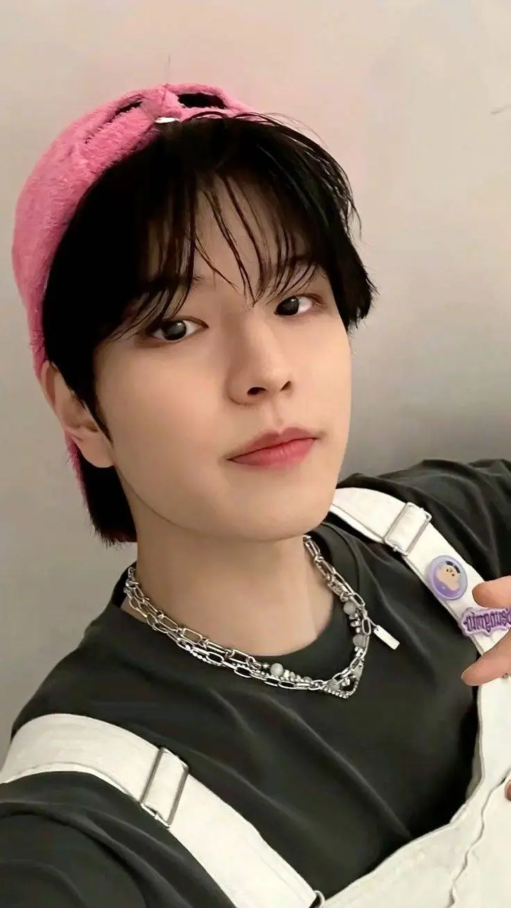 ai character: Kim Seungmin background