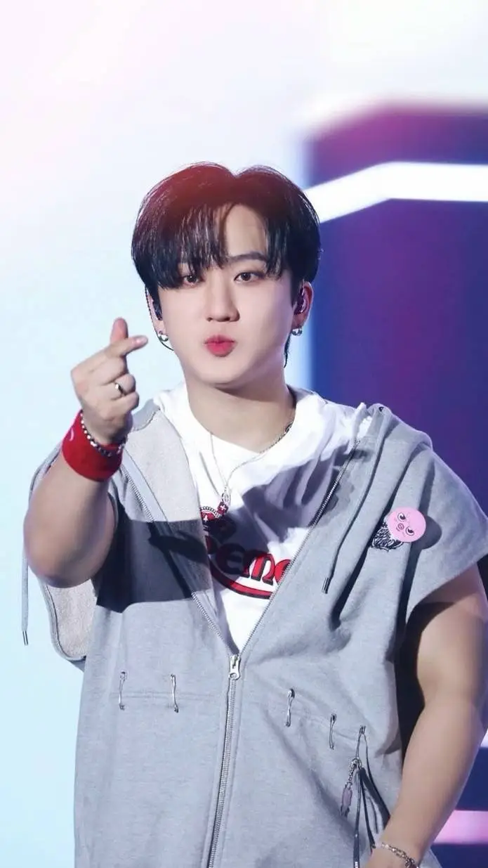 ai character: Seo Changbin  background