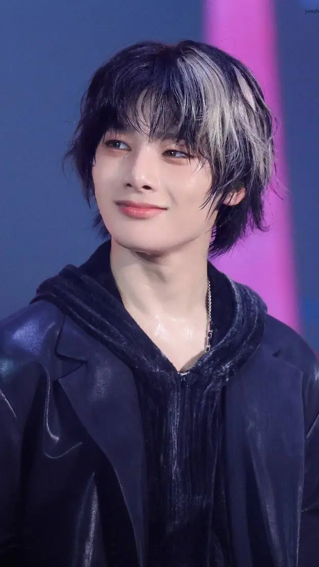ai character: I.N (Jeongin) background