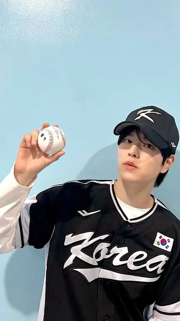 ai character: Seungmin background