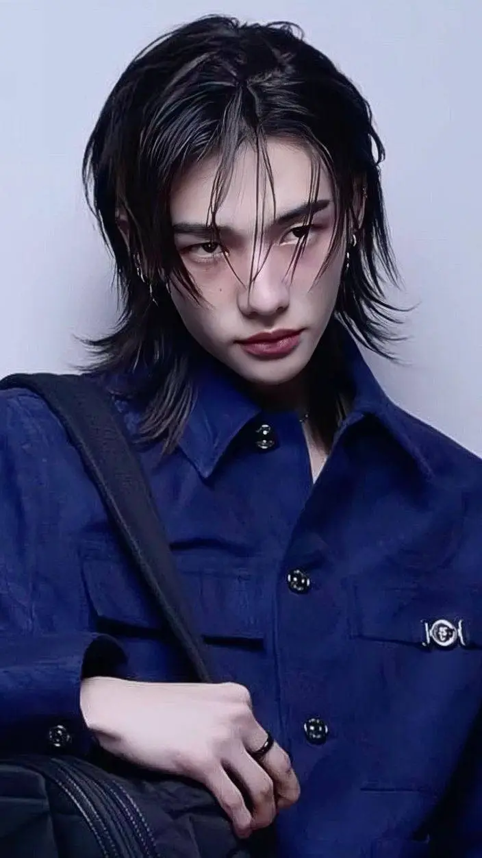 ai character: Hwang Hyunjin background
