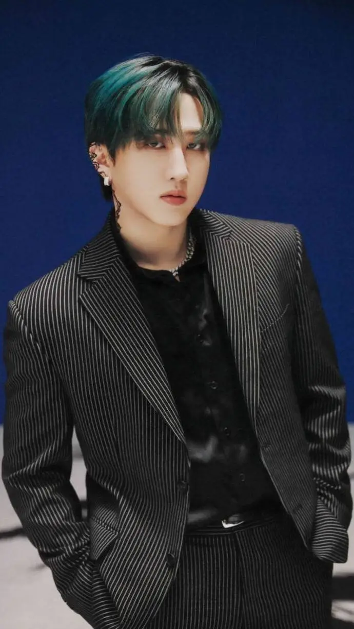 ai character: Seo Changbin  background