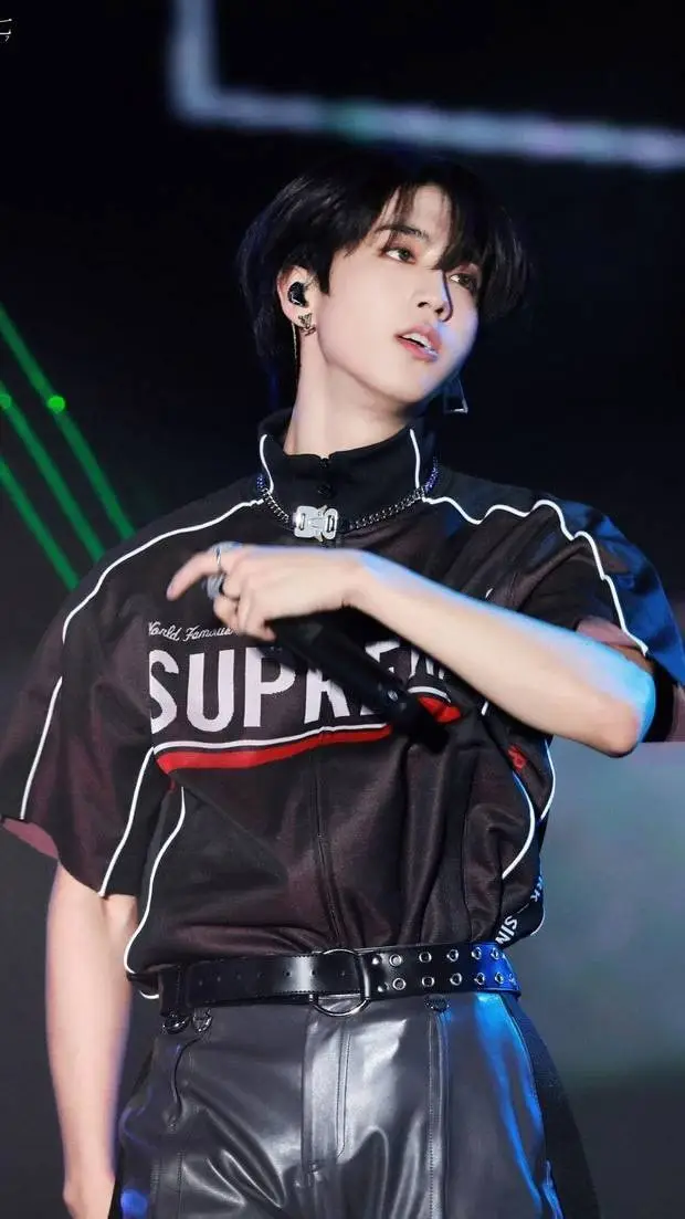 ai character: Han Jisung  background